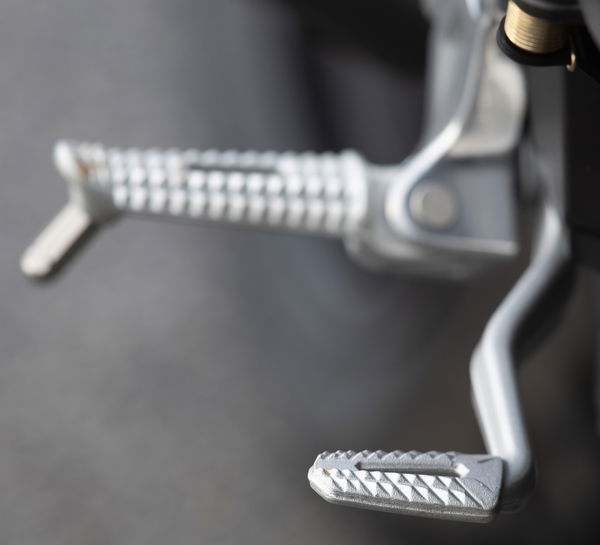 The footpegs of the Tiger Sport 800