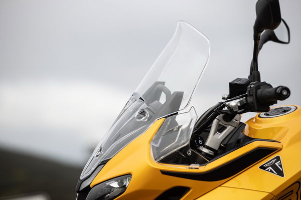 The adjustable screen on the Tiger Sport 800