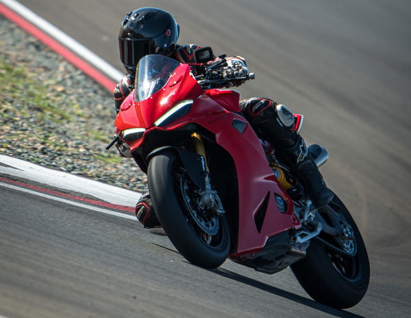 2025 Panigale V2 S - Track cornering