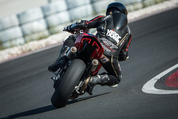 2025 Panigale V2 S - Track cornering