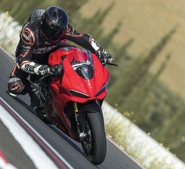 2025 Panigale V2 S - Track cornering