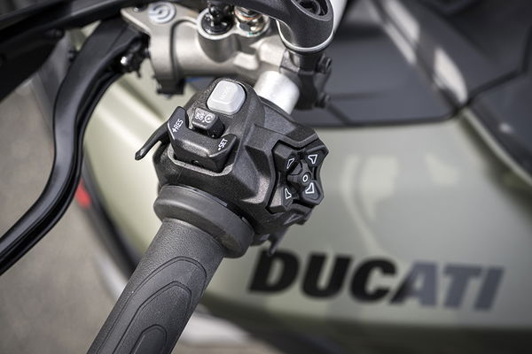 Ducati Multistrada V2 switchgear