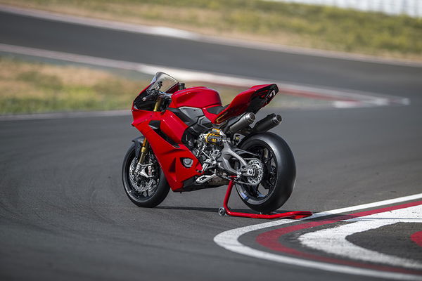 2025 Panigale V2 S - Rear quarter 