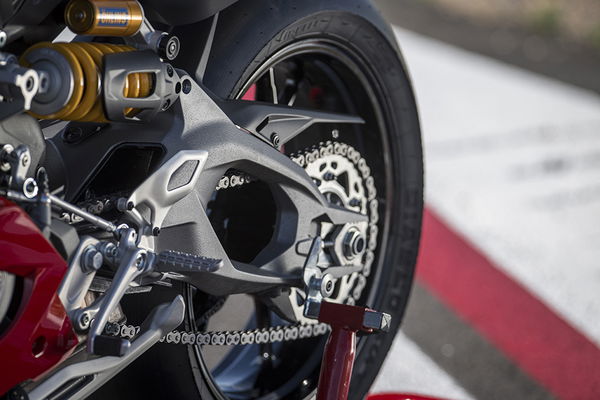 The 2025 Panigale V2 S - Rearset, swingarm, rear shock