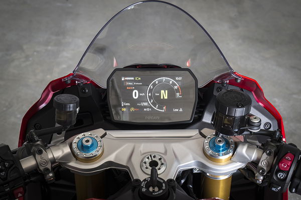 2025 Panigale V2 S - Cockpit