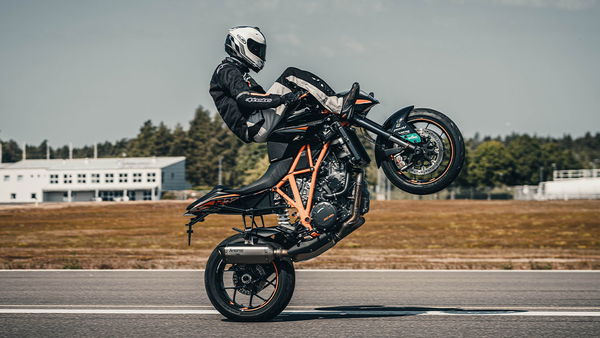 Magnus Carlsson Handlebar Wheelie Guinness World Record