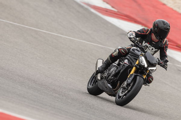 Speed Triple 1200 RS - riding track