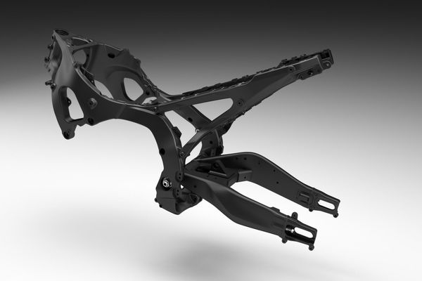 The Deltabox frame of the Yamaha R9