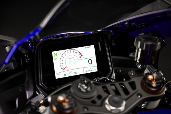 Yamaha R9 - TFT dash