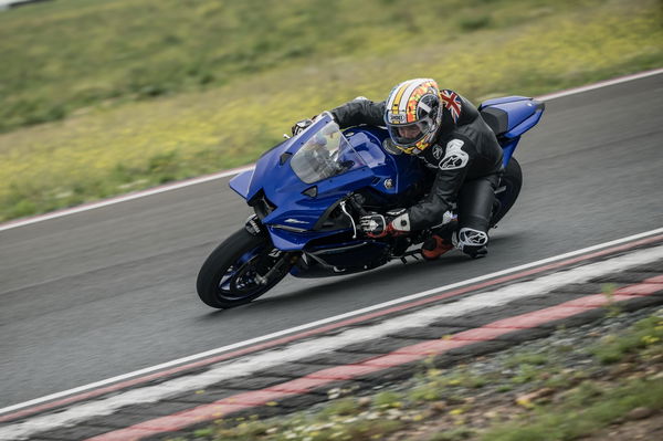 Yamaha R9 - riding