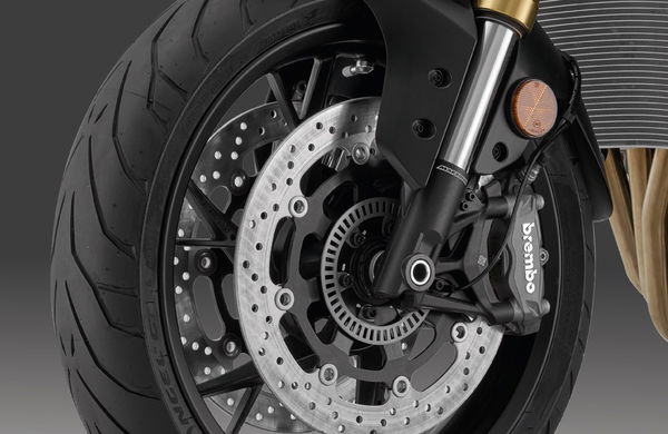 The QJMotor SRK800 - front brake