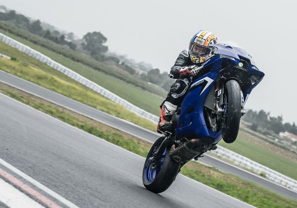 The new Yamaha R9 tested on track