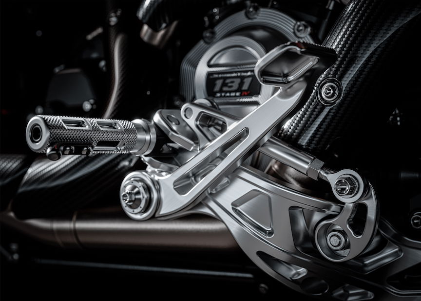 The Harley-Davidson CVO Road Glide RR - controls