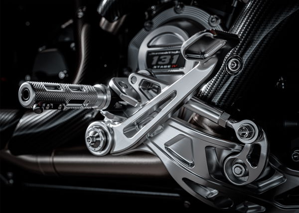 The Harley-Davidson CVO Road Glide RR - controls