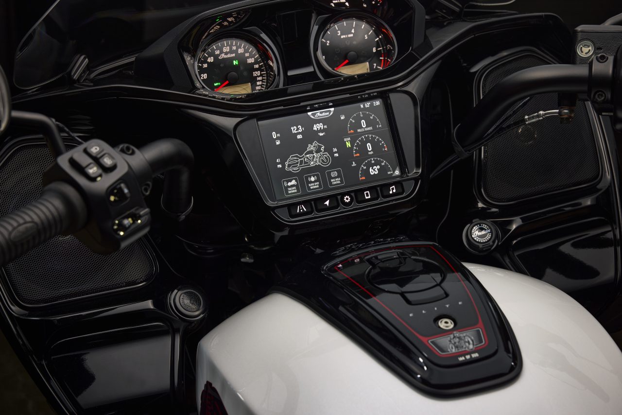 Challenger Elite Dash