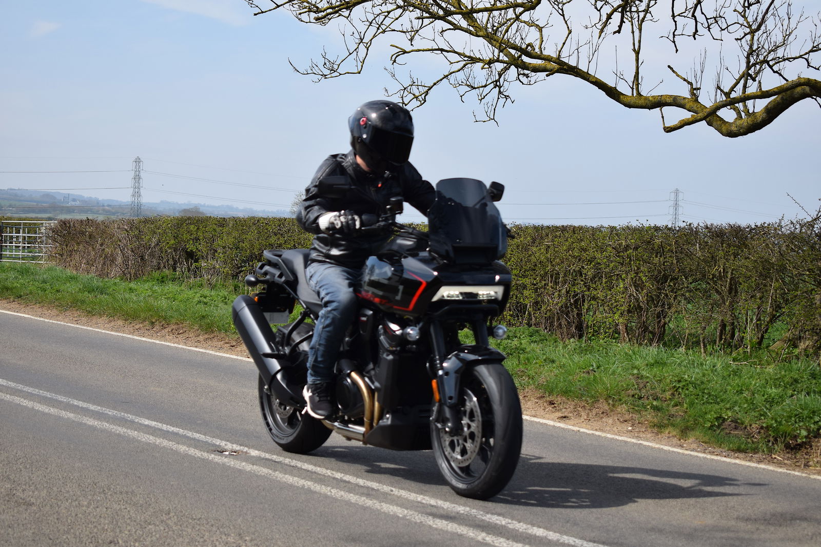 Pan America 1250 ST - riding