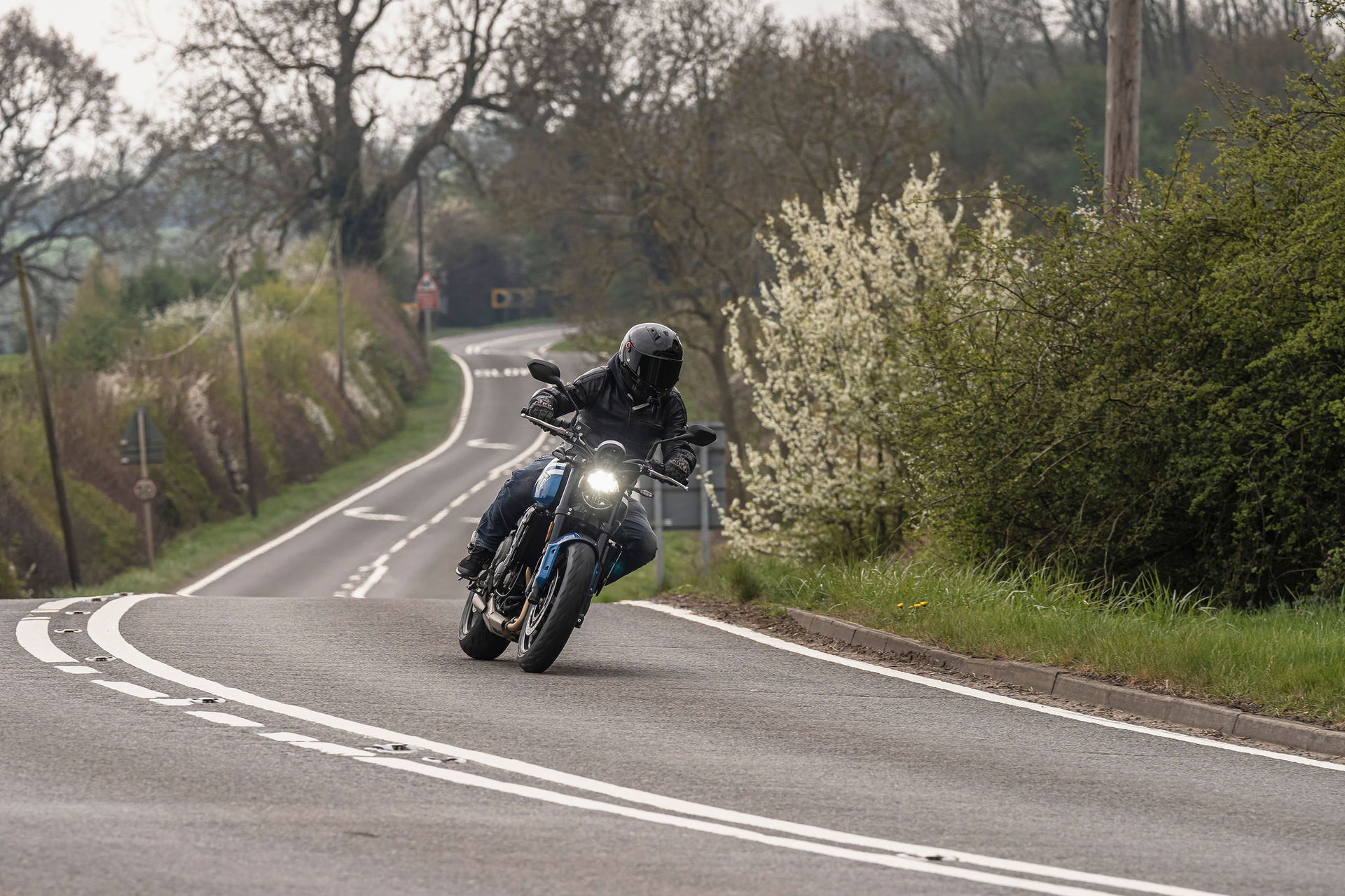 Trident 660 - riding