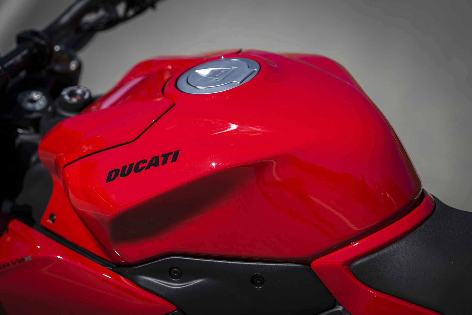 Streetfighter V2 S - fuel tank