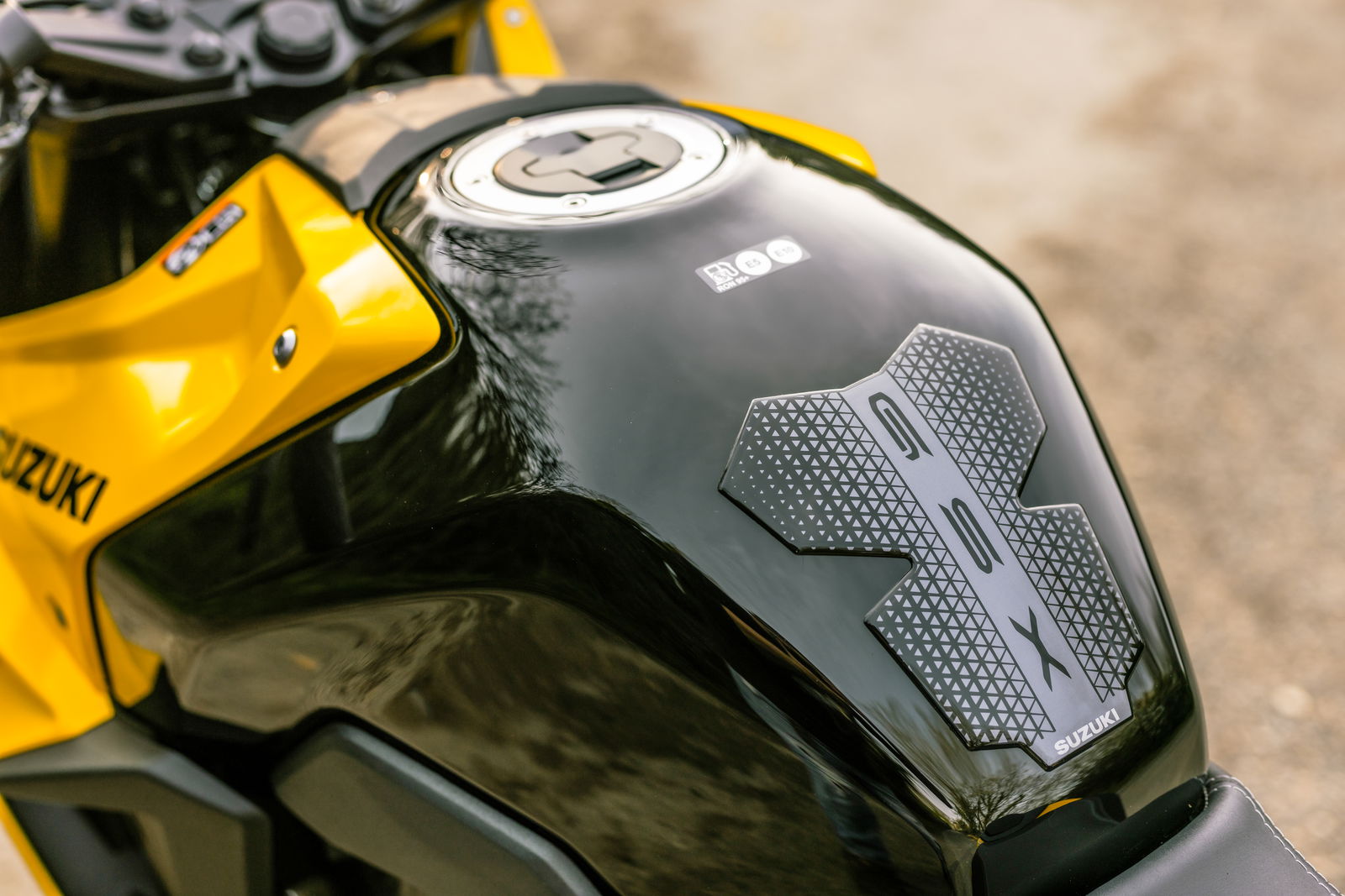 GSX-8R tank