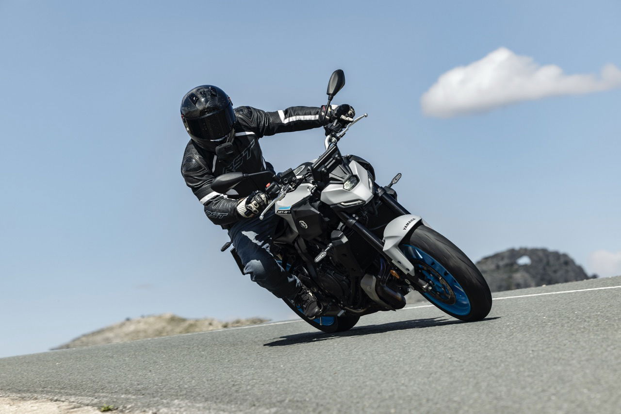 Yamaha MT-07 - riding