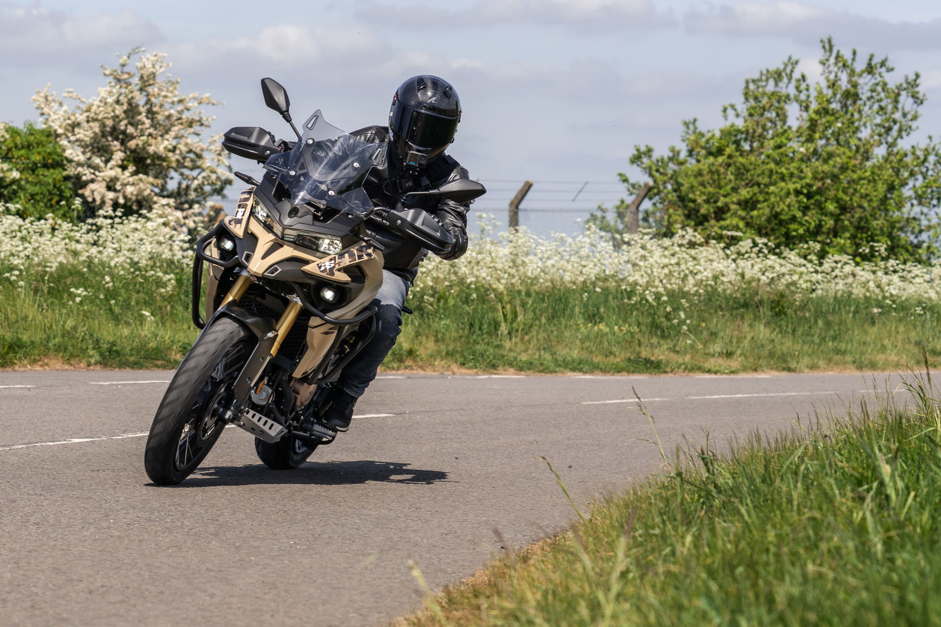 The Voge DS625X - riding