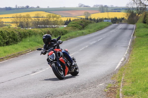 The Ducati Diavel V4 - riding