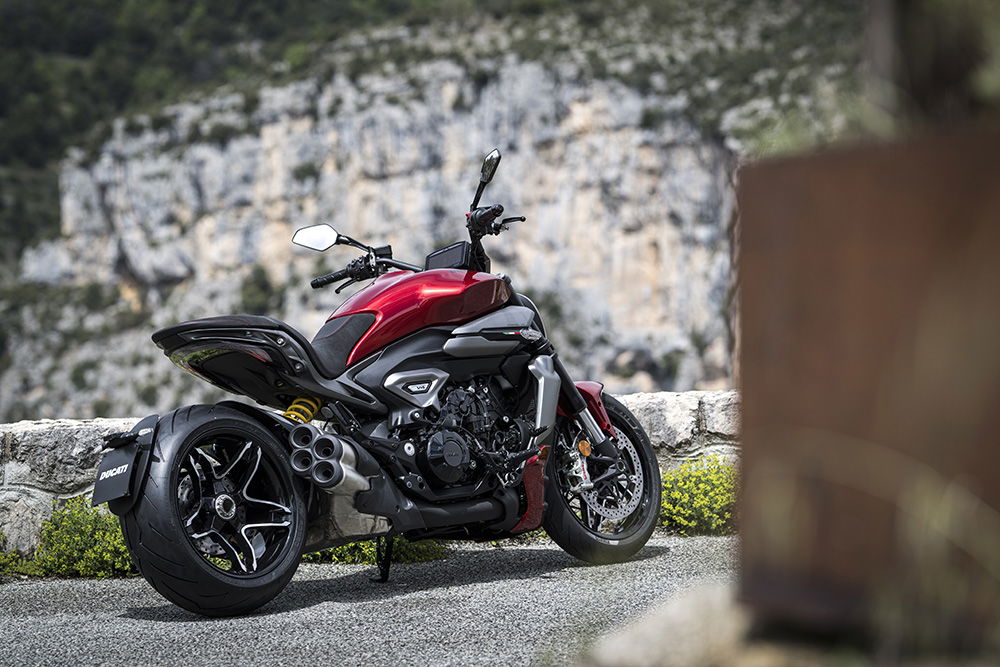 2025 XDiavel V4 - static