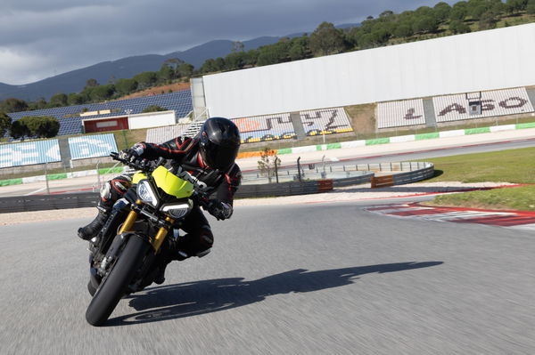Speed Triple 1200 RX - riding