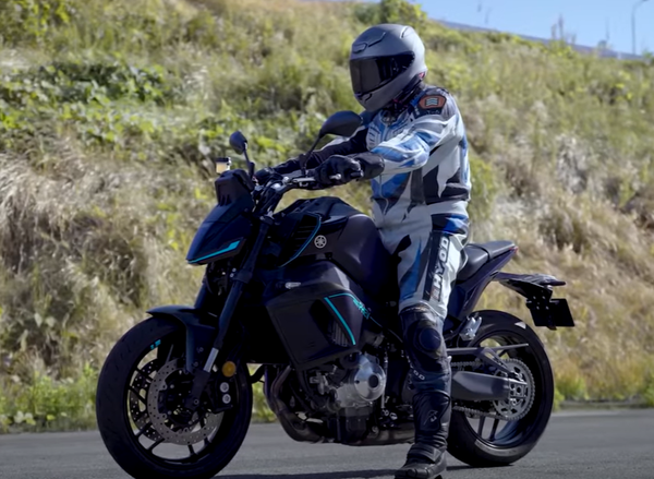 Plug-in-hybrid MT-09 concept