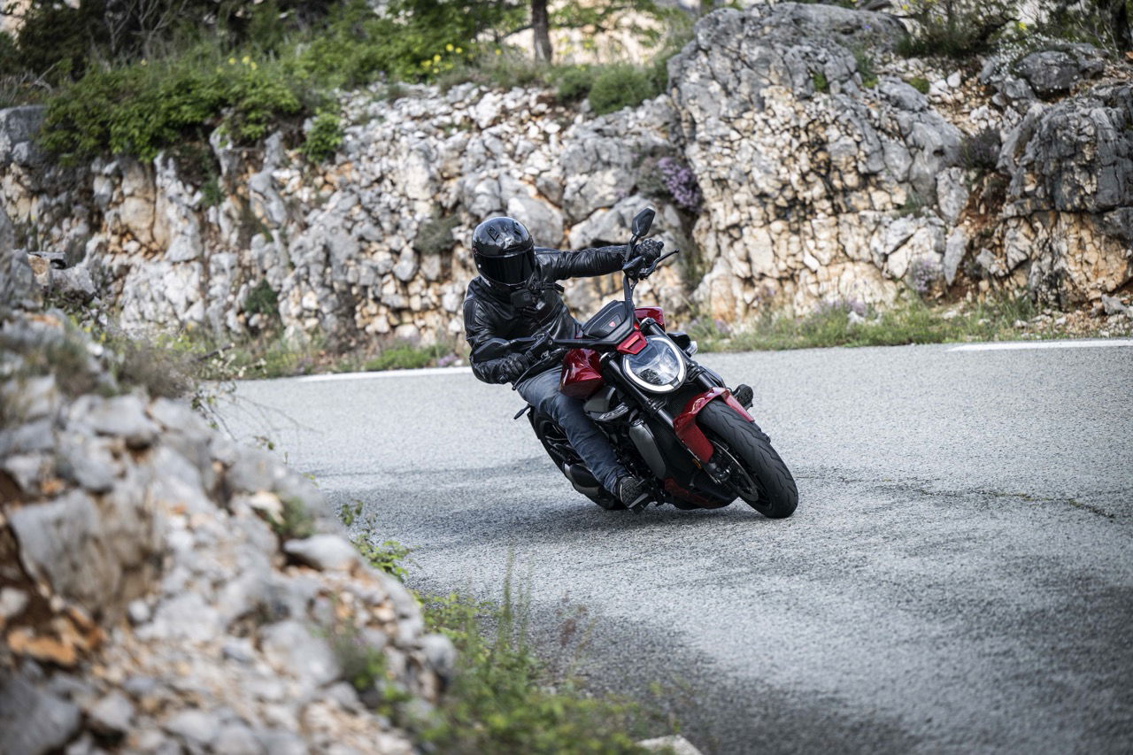 2025 XDiavel V4 - riding