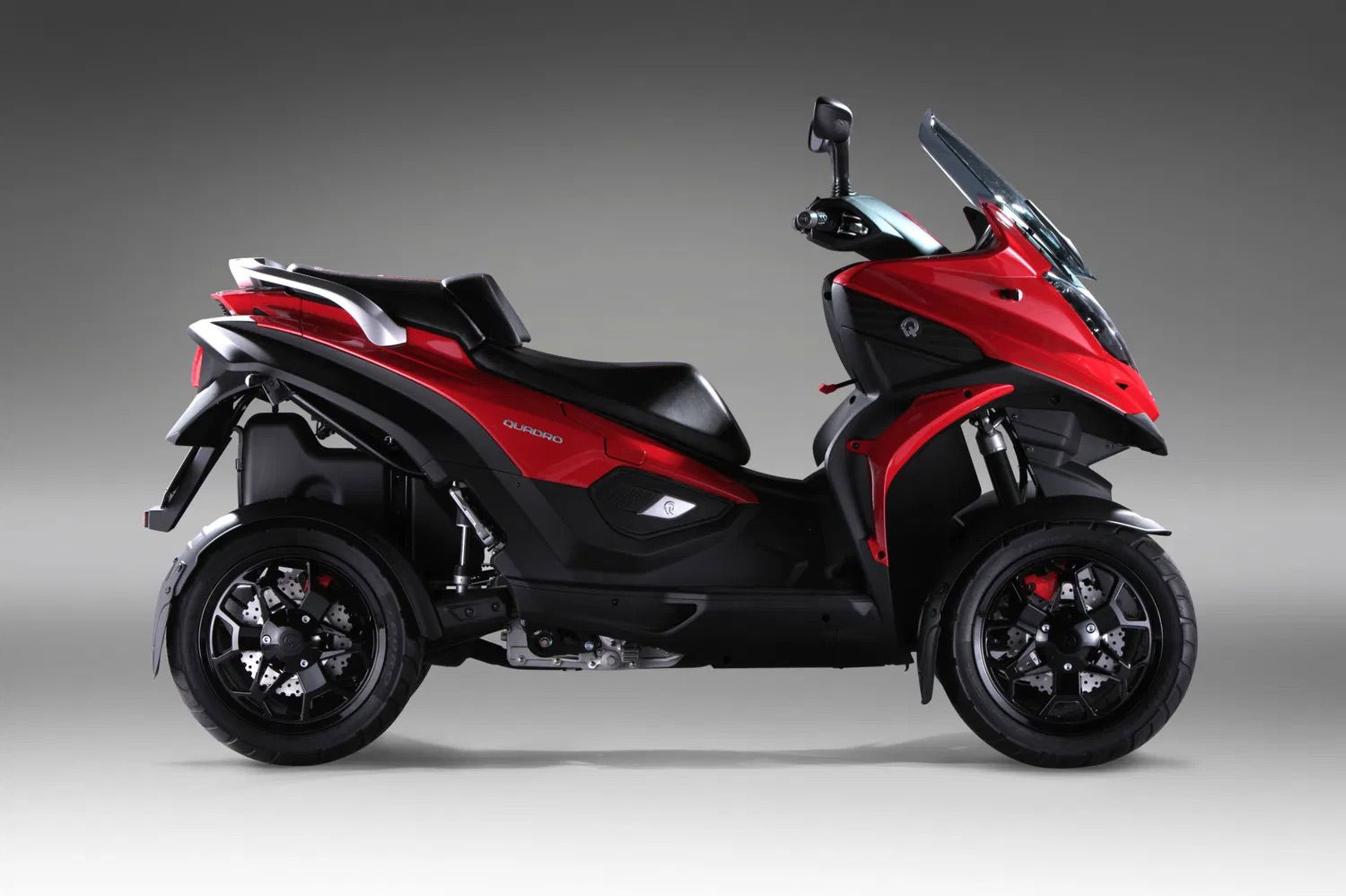 The Quadro Leaning Multiwheel Scooter