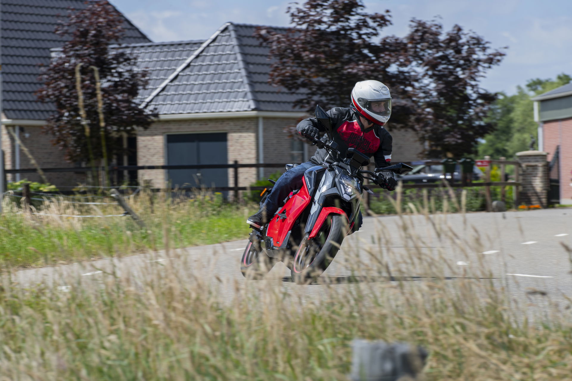 The Ultraviolette F77 Mach 2 - riding