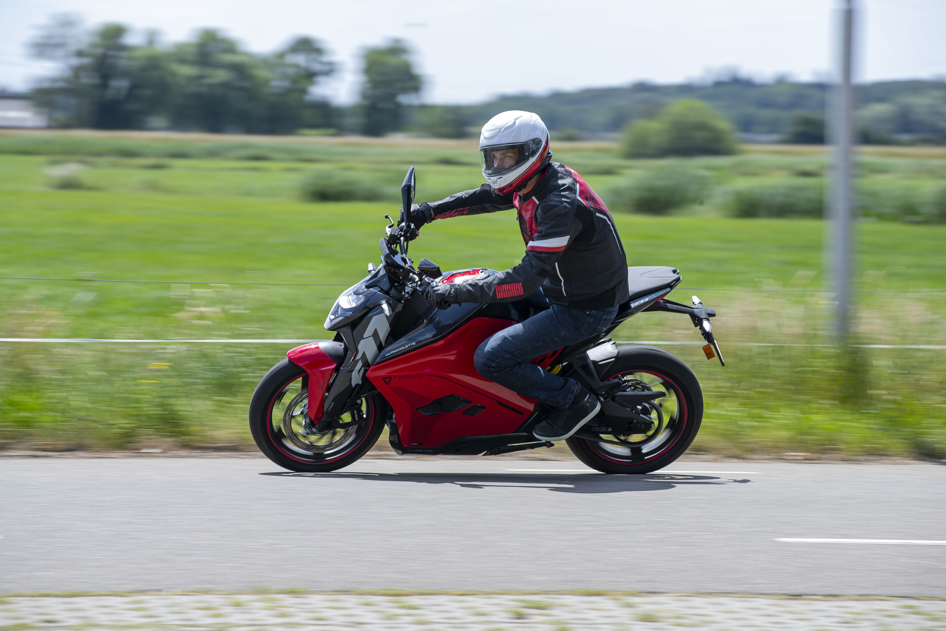 The Ultraviolette F77 Mach 2 - riding