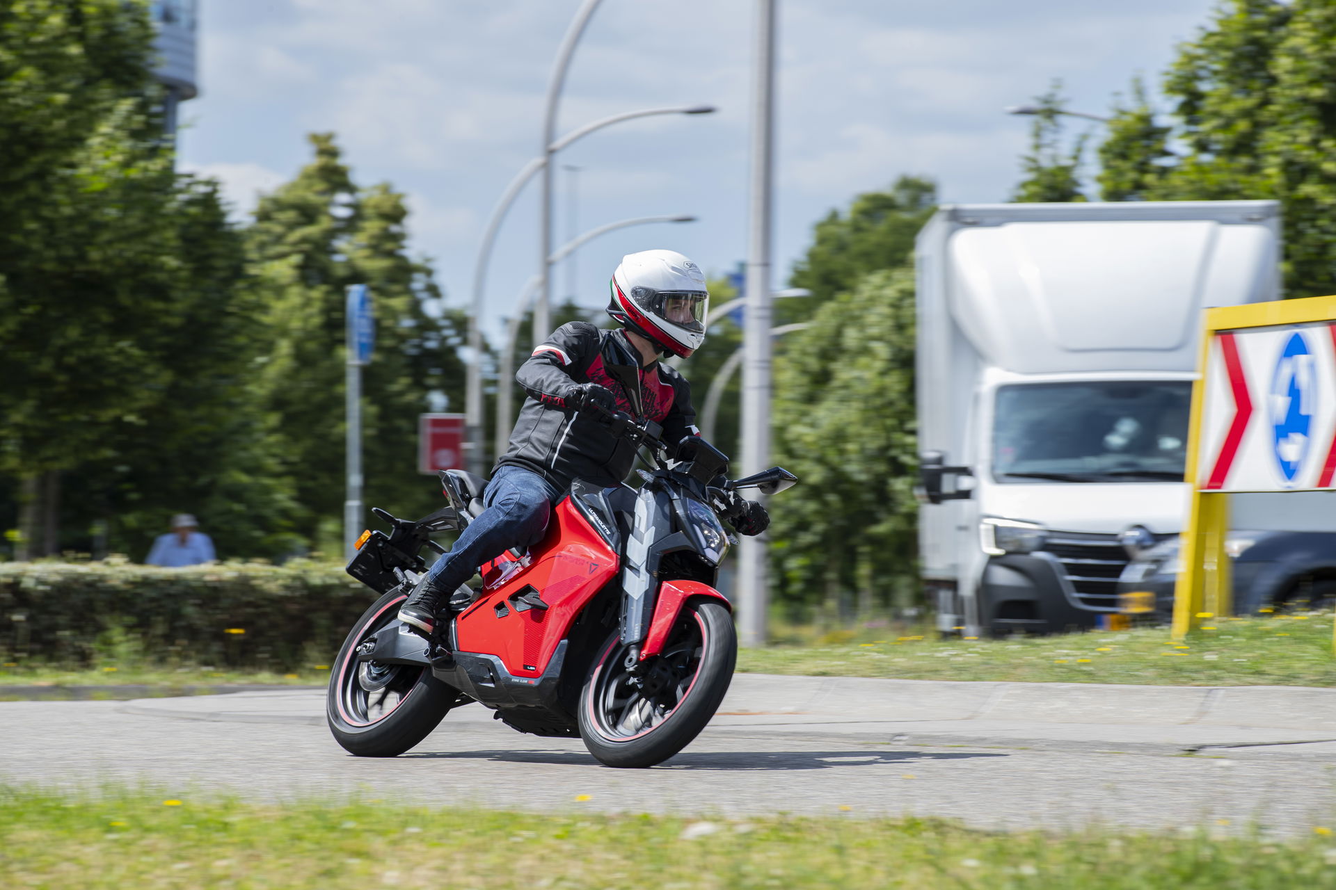 The Ultraviolette F77 Mach 2 - riding