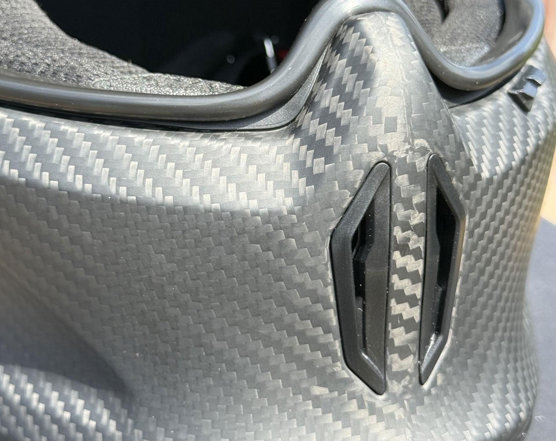 The chin vents on the Ruroc Eox