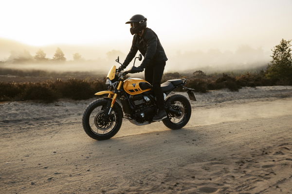 The Triumph Scrambler 400 XC - riding