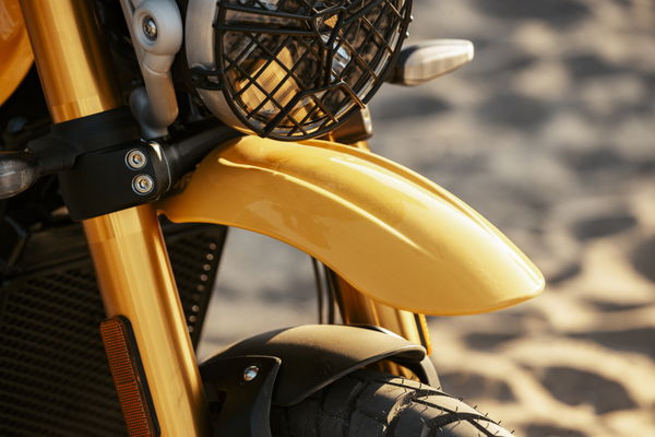 The Triumph Scrambler 400 XC - high level front mud guard