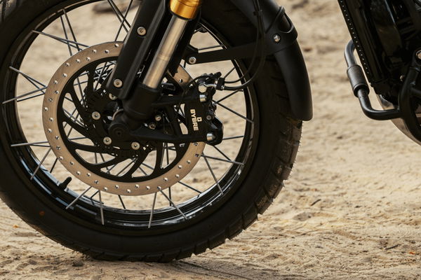 The Triumph Scrambler 400 XC - cross-laced spoked wheels