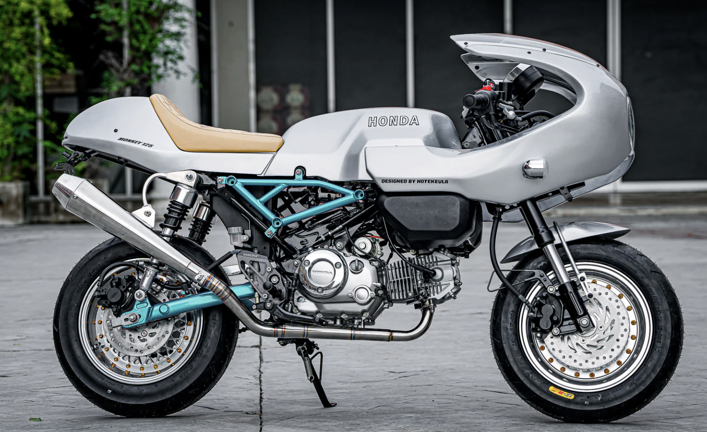 Side view of Paul Smart-inspired Honda Monkey. Credit - Note Kevlar