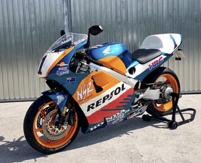 Honda VFR800 Fi turned into a Mick Doohan replica. Credit - Wallapop