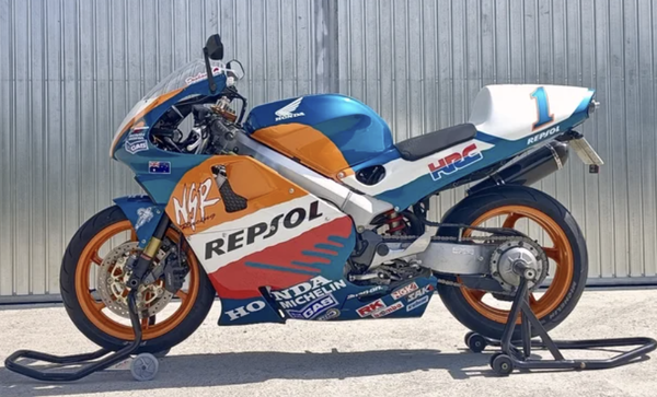 Honda VFR800 Fi Doohan replica side view. Credit - Wallapop
