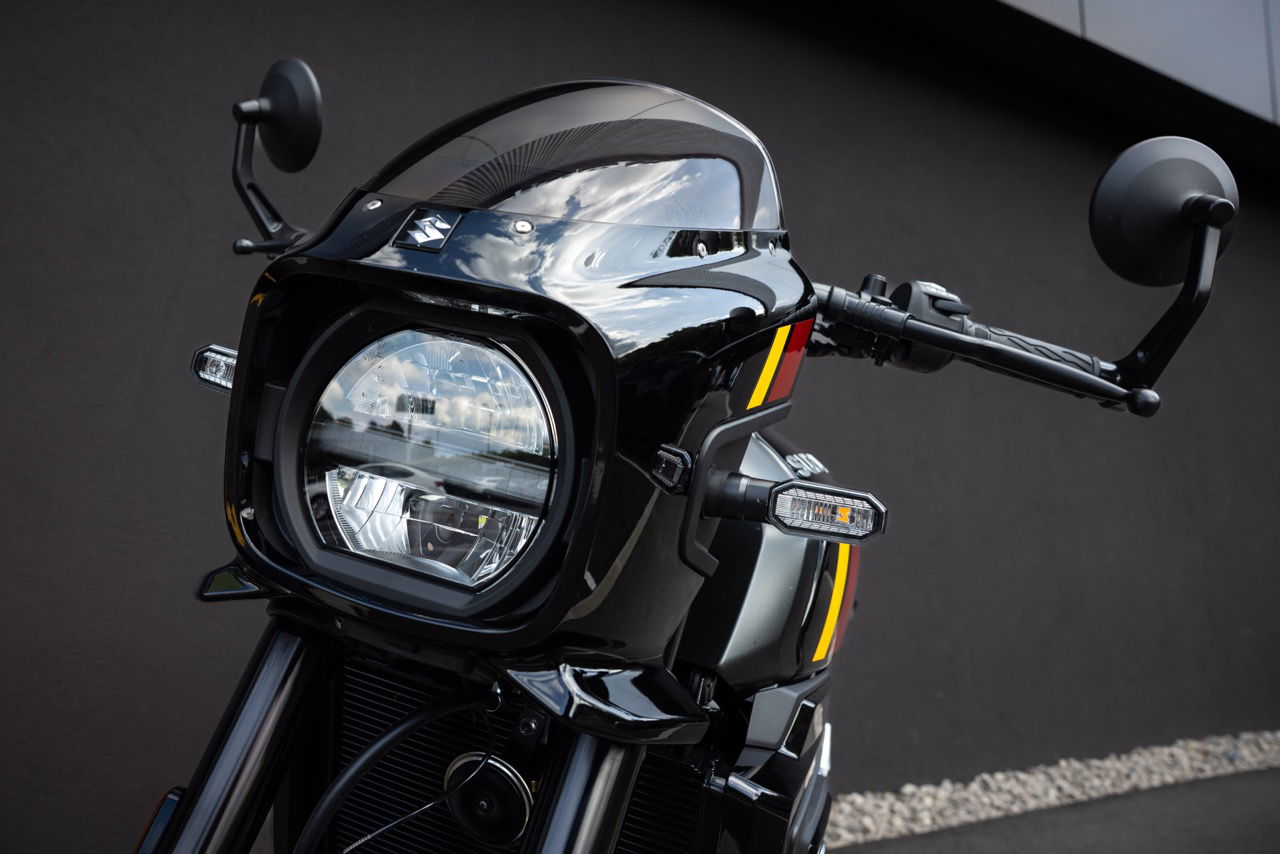 The headlight cowl of the GSX-8TT