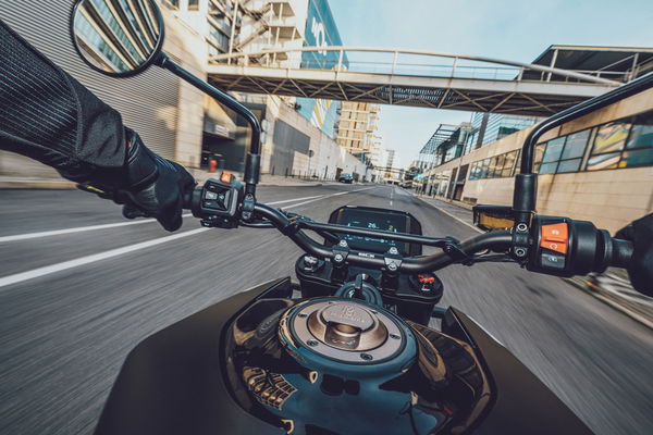 Onboard view from a Husqvarna Svartpilen 801