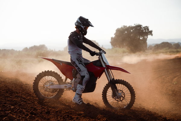 Stark Varg MX 1.2 in red
