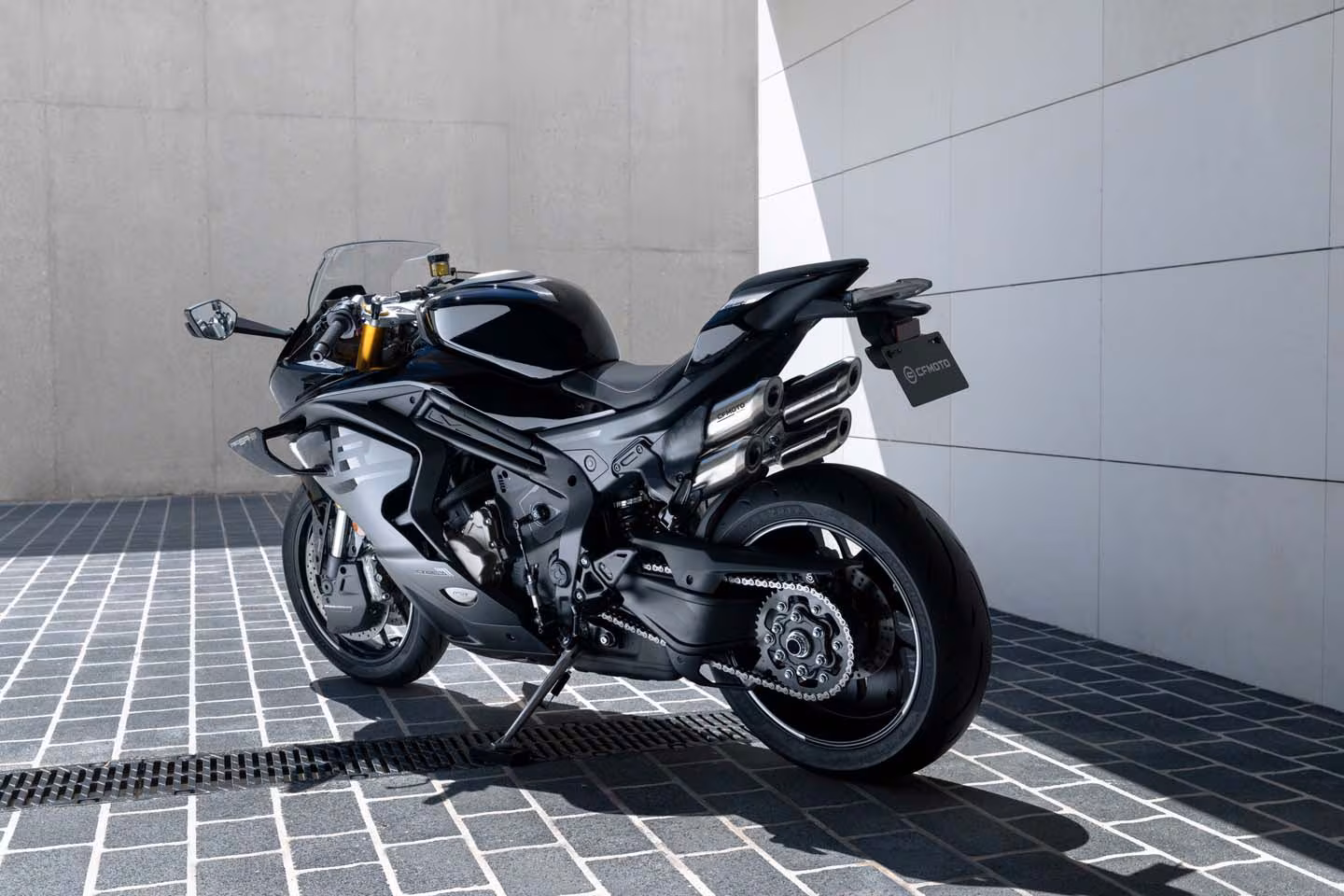 CFMoto 750SR-R