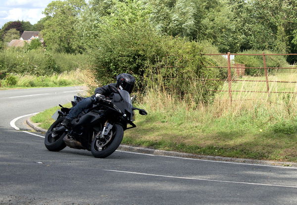 Yamaha R9 - riding road