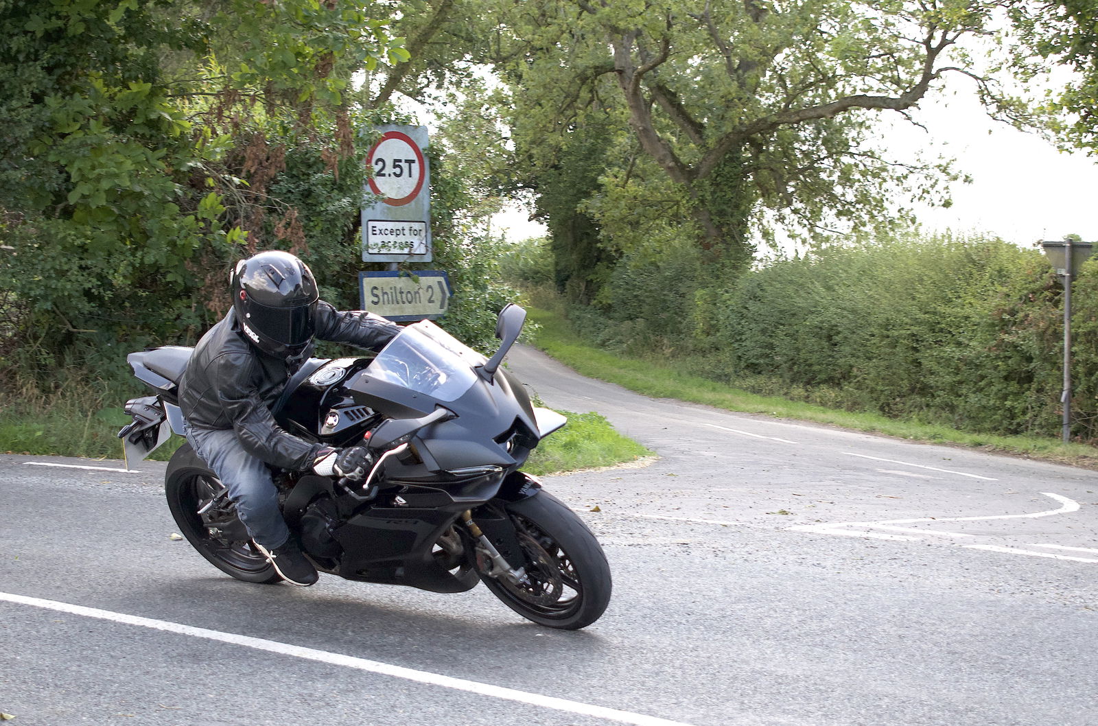 Yamaha R9 - riding road
