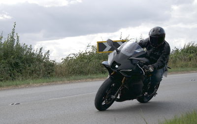 Yammaha R9 - riding road