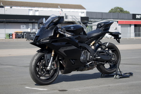 Yamaha R9 - static