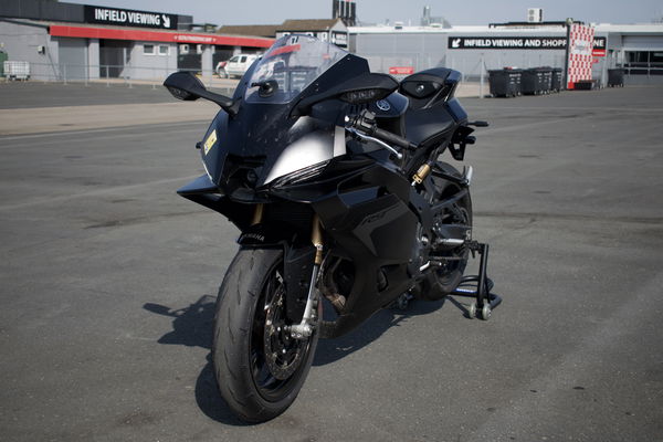 Yamaha R9 - static
